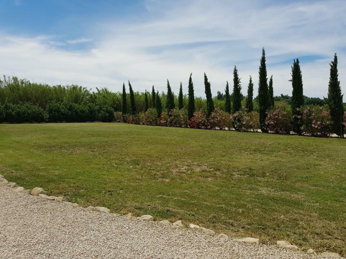 Le Mas Saint Jean Mézoargues エクステリア 写真